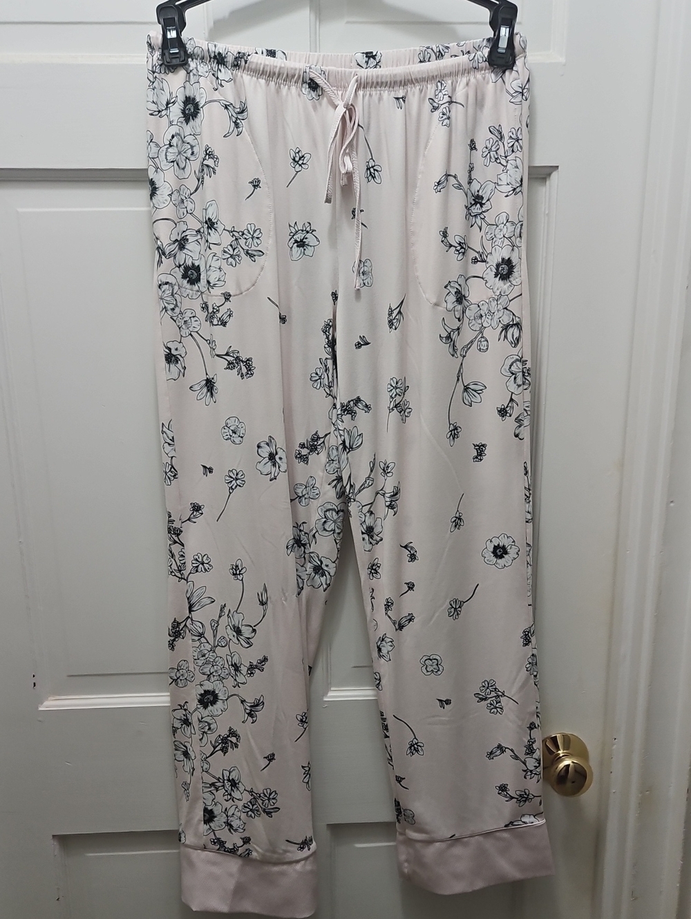 Flora Nikrooz Pale Pink Soft  Pajama Set with Black Floral Sketch - Picture 6 of 14